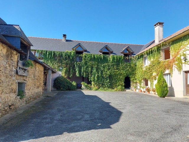 ENSEMBLE IMMOBILIER A 20mns de TARBES-15mns de LOURDES